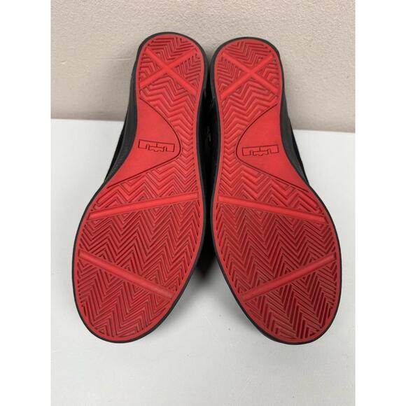 Nike Air LeBron James XIII Mens 12 Shoes Lifestyle Red Bottoms Black 806396-001 - Picture 8 of 11